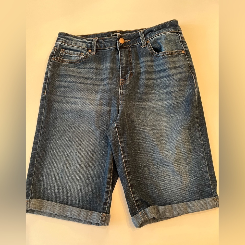 D.JEANS.  WOMEN’s MID RISE ROLL CUFF BERMUDA STRETCH SHORTS